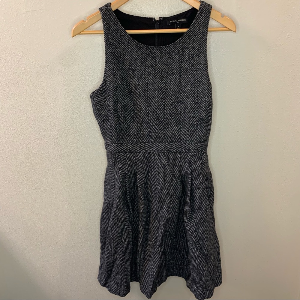 Banana Republic Wool with lining fit and flare work dress size 4